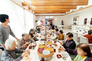 大阪市内を中心に、極きざみ食まで対応した「介護施設向け宅配寿司」を開始。